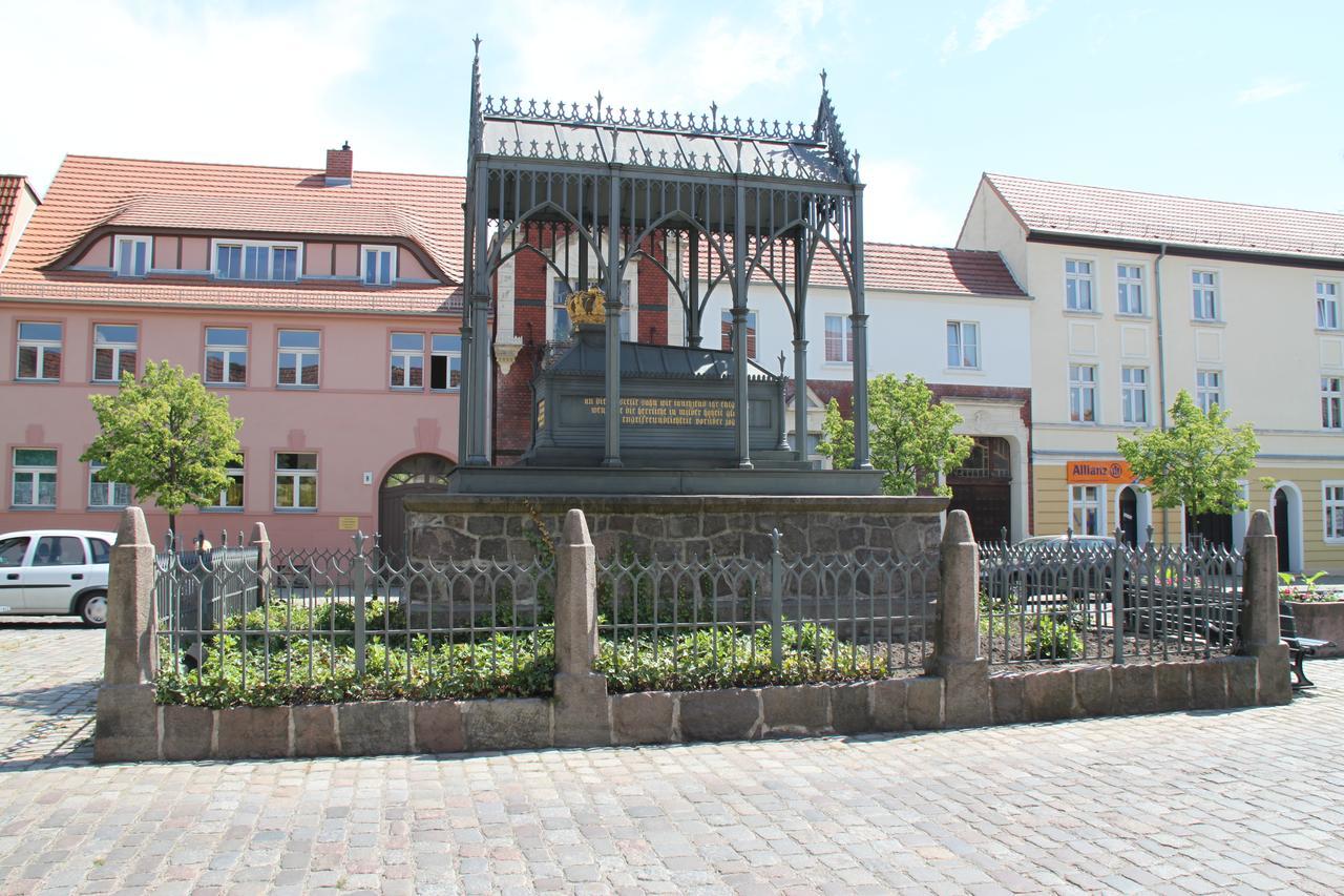 Hotel Zum Birkenhof Stechlin Екстер'єр фото